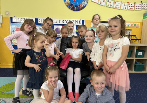 Wspólne zdjęcie wszystkich dzieci w grupie.