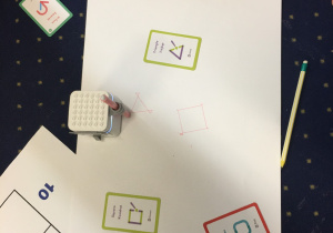 Genibot rysuje figury geometryczne.