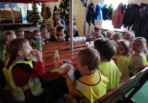Nasz posiłek w przerwie między atrakcjami.