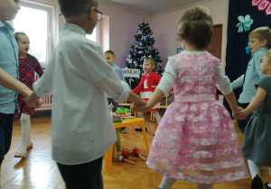 Piosenka kończąca występy do której dzieci grały na instrumentach i tańczyły.