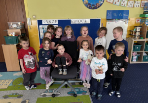 Wspólne zdjęcie wszystkich dzieci.