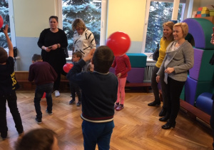 Bawimy się balonami.