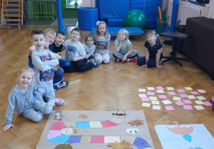 Dzieci doskonalą orientację przestrzenną.