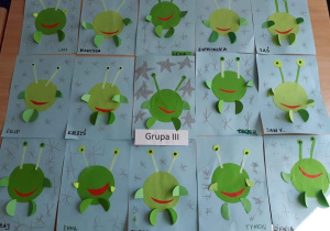 Prace plastyczne "Ufoludek" wykonane techniką origami płaskie z koła.