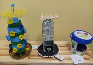 3 karmniki dla ptaków wykonane z materiałów recyklingowych