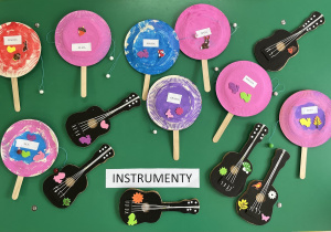 Instrumenty muzyczne wykonane przez dzieci.
