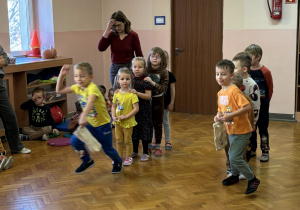 Konkurencja sportowa - zbieranie ziemniaków.