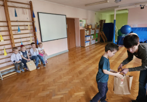 Wręczenie nagród uczestnikom konkursu.