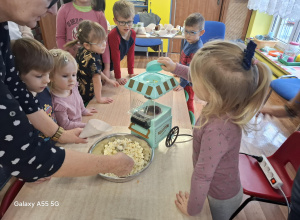 Dzień Kubusia Puchatka i popcornu.