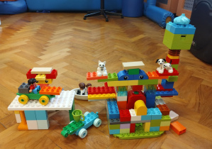 budowla z klocków lego duplo