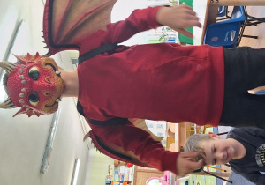 Chłopiec w przebraniu.