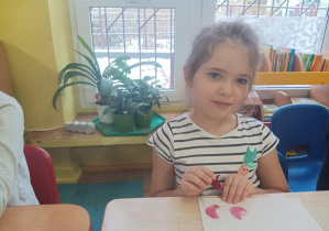 dzieci próbują buraka