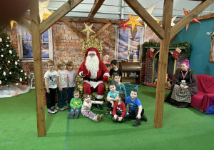 wizyta dzieci w krainie Świętego Mikołaja