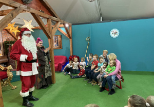 wizyta dzieci w krainie Świętego Mikołaja