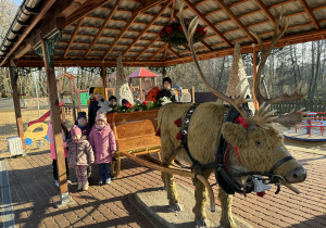 wizyta dzieci w krainie Świętego Mikołaja