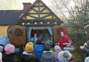 wizyta dzieci w krainie Świętego Mikołaja