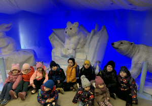 wizyta dzieci w krainie Świętego Mikołaja