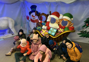 wizyta dzieci w krainie Świętego Mikołaja