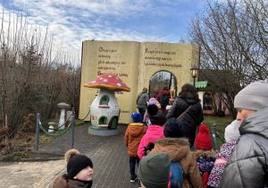 Wejście na bajkową ścieżkę.