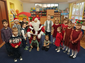 Wizyta Świętego Mikołaja w przedszkolu.