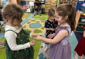 Dzielimy się opłatkiem.