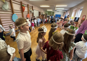 Wspólne zabawy przy muzyce.