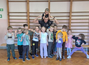 Zajęcia ruchowe z tatą Ignasia