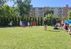 Zabawy przy muzyce.