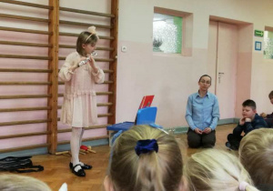 Justyna gra dla dzieci na flecie poprzecznym