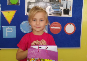 Helenka podczas swoich urodzin w przedszkolu.
