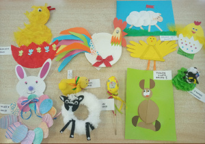 Prace plastyczne wykonane przez dzieci- zwierzęta wielkanocne: zajączki, baranki, kogut, kurczaki.